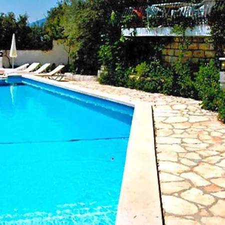 Sleeps 7 Pool Air Con Wifi קס